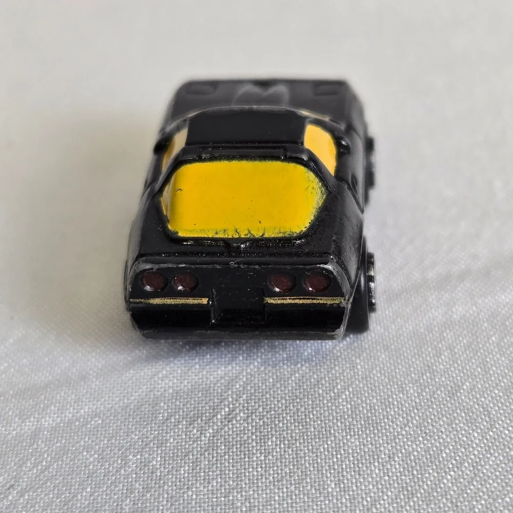 Galoob Micro Machines Chevrolet Corvette, Black/Yellow, 1.25